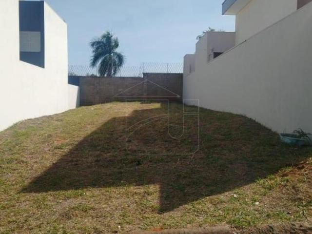 Apartamento em Villa Flora 2 Condominio Residencial Marília, SP por R$ 200.000