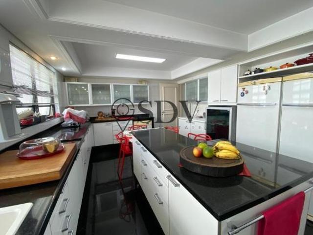 Apartamento em andar alto no Jardins