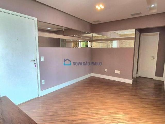 Apartamento em andar alto com 2 quartos sendo 1 suíte, 1 vaga no bairro da Saúde