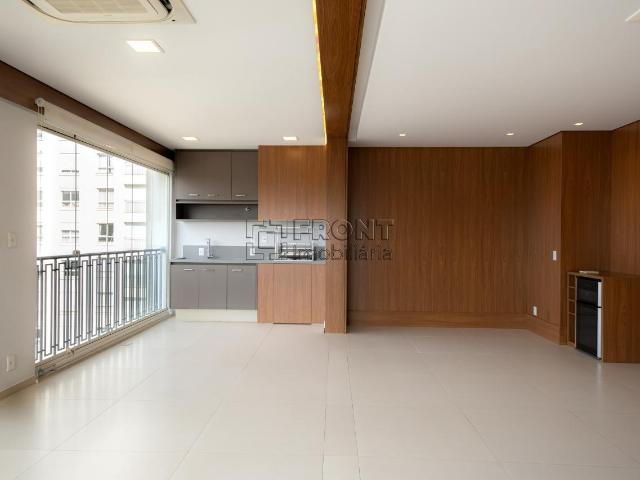 Apartamento em andar alto com 2 suítes