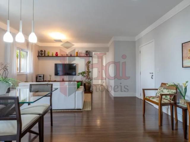 Apartamento em andar alto, em condomínio clube, próximo a Marginal e do comércio em geral