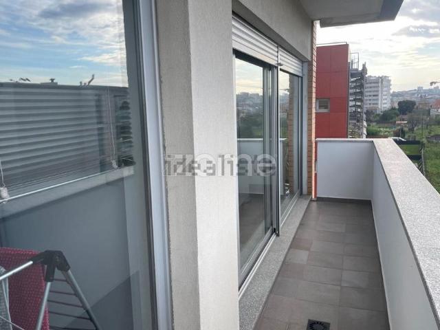 Apartamento em Candal Regadas, Santa Marinha