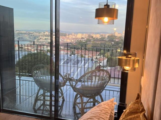 Apartamento em Candal Regadas, Santa Marinha