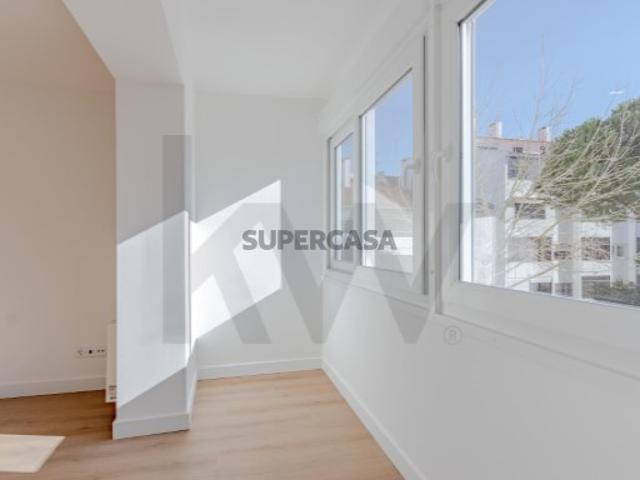 Apartamento em Cascais Bicuda junto a comércio e a 5 min de carro do mar