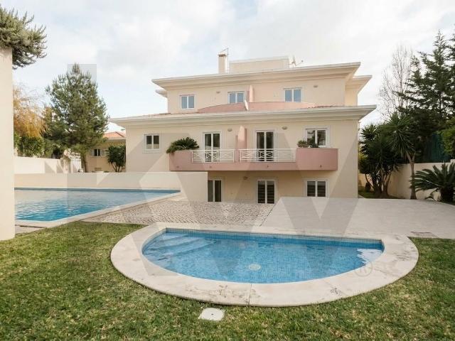 Apartamento em Cascais Qta Patinhas em Condominio com piscina e com garagem