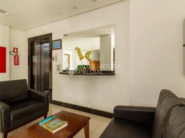 Apartamento em Cavalhada 2 dormitórios Ótima Conservação
