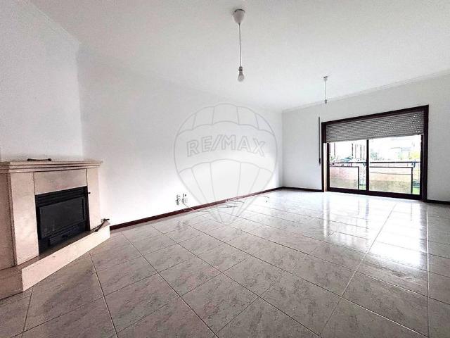 Apartamento em Centro, Canelas