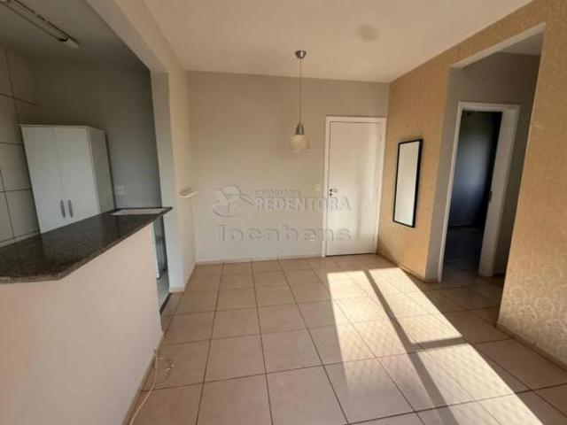 Apartamento em condomínio com 2 dormitórios e 1 vaga de garagem