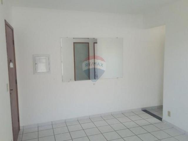 Apartamento em Condomínio Fechado com 02 dormitórios 01 banheiro 01 vaga coberta térreo