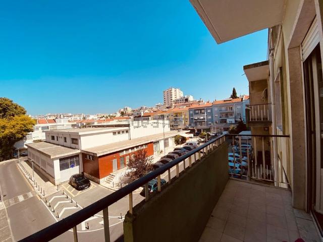 Apartamento em Estrada de Benfica, São Domingos de Benfica