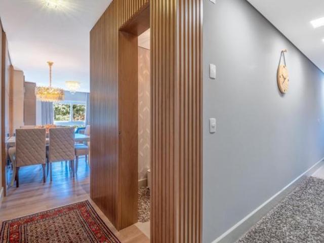 APARTAMENTO EM GRAMADO MOBILIADO E DECORADO COM 2 SUÍTES