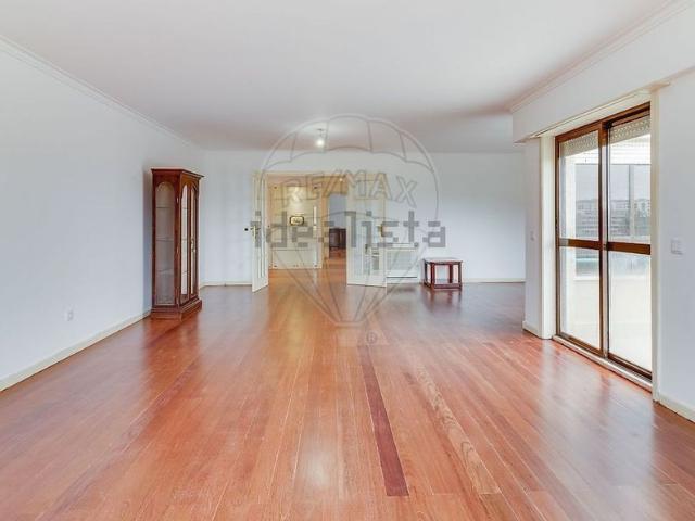 Apartamento em Laranjeiras, São Domingos de Benfica