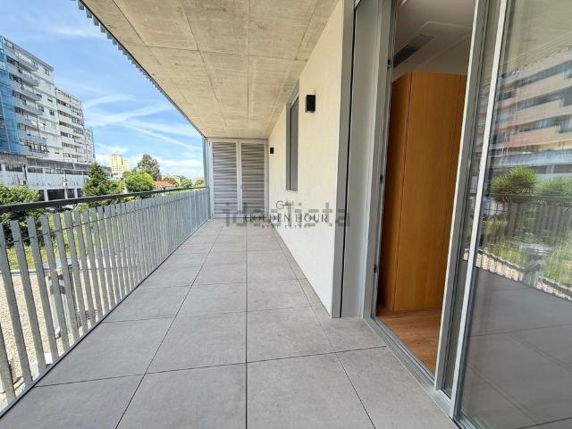 Apartamento em Liceu Paço do Rei, Mafamude