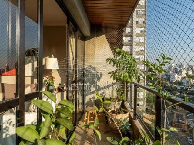 Apartamento em localização privilegiada com ampla varanda e vista encantadora na Vila Madalena!