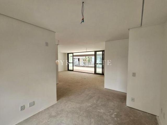 Apartamento em Perdizes Garden de 270m² com 4 dormitórios sendo 2 suítes e 4 vagas à venda