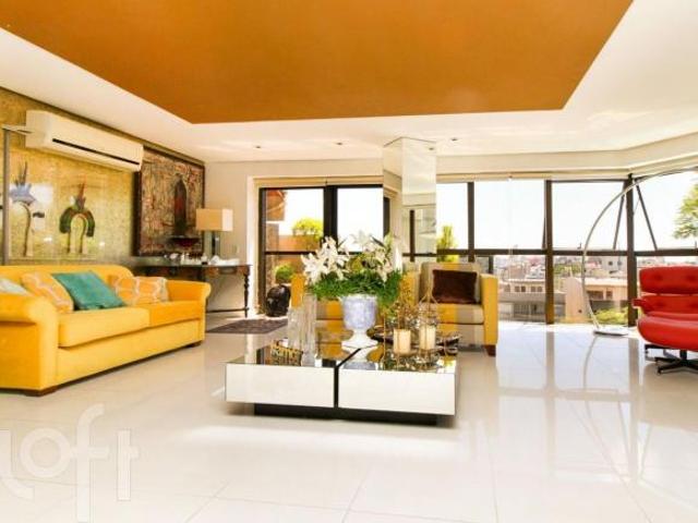 Apartamento em rua tranquila e arborizada