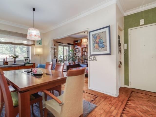 LUMINOSO APARTAMENTO, VARANDA E UMA MARQUISE COM 2 SALAS