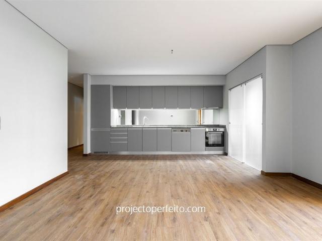 Apartamento em Santa Maria Adelaide Corvo, Arcozelo