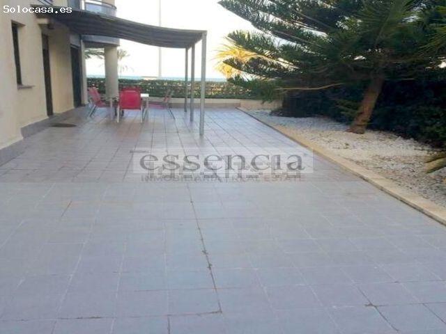 APARTAMENTO EN 1ERA. LINEA CON 110 M2 TERRAZA EN PLANTA BAJA. GARAJE, PISCINA COMUNITARIA Y TENIS