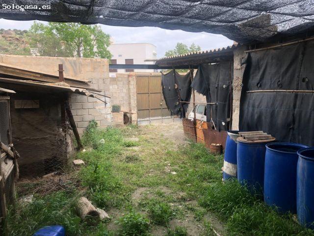 BONITA CASA CON TERENO PARA REFORMAR
