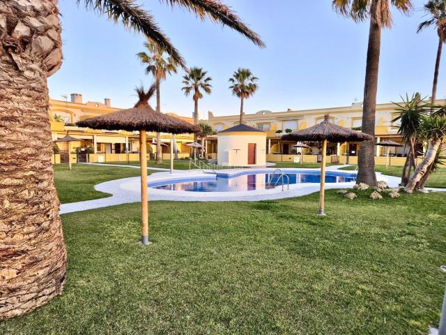 Apartamento en venta en Tarifa, Tarifa Ciudad. APARTAMENTO CON PISCINA Y EN 1º LINEA. Apartamentos.