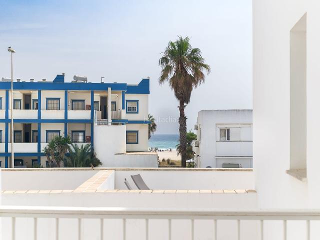 Apartamento en venta en Tarifa, Tarifa Ciudad. Apartamento con vistas al mar a pie de playa, Tarifa. Apartamentos.
