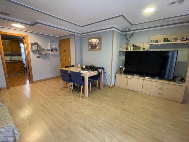 Apartamento en venta en Torrevieja, Centro Muelle Pesquero. GRAN APARTAMENTO EN TORREVIEJA, 4 HAB, 2BAÑOS. Apartamentos.