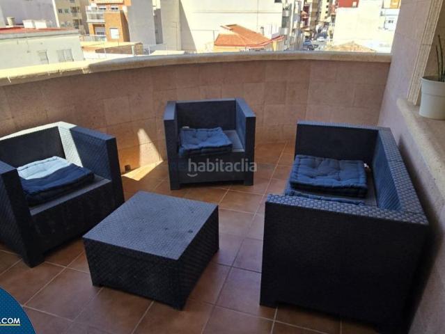 Apartamento en venta en Torrevieja, Parque de las Naciones. Apartamento con terraza, en la provincia de Alicante, en la ciudad de Torrevieja. 4 habitaciones 101 m² 850 metros del mar. Apartamentos.