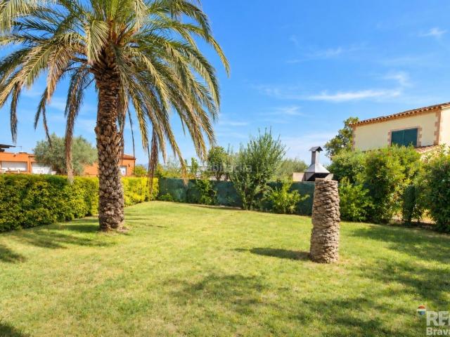 Apartamento en venta en Torroella de Fluvià. Vilacolum Apartamento en planta baja con patio privado. Apartamentos Torroella de.