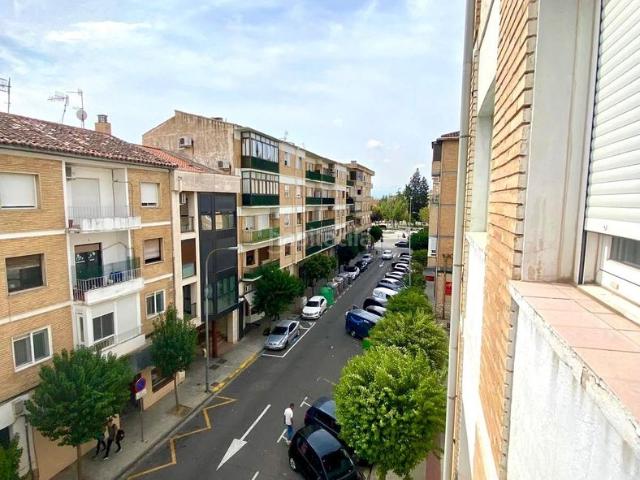 Apartamento en venta en Tudela, Centro. Piso en Tudela Calle Avda Santa Ana. Apartamentos.