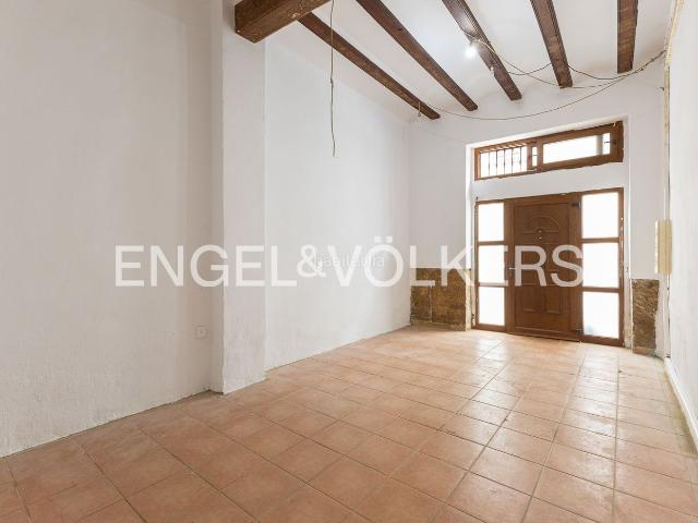 Piso en venta en Valencia, El Carme. Dúplex en planta baja en el Barrio del Carmen. Pisos.