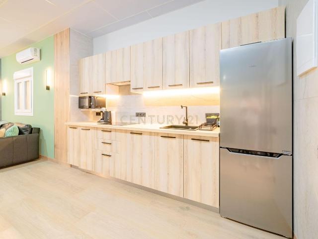 Apartamento en venta en Valencia, Mont Olivet. Vivienda con terraza en planta baja en San Jacinto Castañeda. Apartamentos.