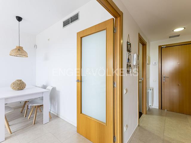 Piso en venta en Vendrell El, Bonavista Costa Dorada. Apartamento luminoso Vistas al mar, piscina y aparcamiento. Pisos Vendrell.