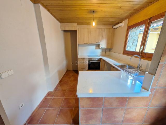 Apartamento en venta en Vilallonga de Ter Pirineos. Acogedor piso reformado con garaje en el centro de Vilallonga de Ter. Apartamentos Vilallonga de.