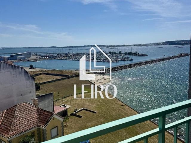 Apartamento en venta en Vilanova de Arousa. APARTAMENTO EN PRIMERA LINEA CON VISTAS Y TERRAZA. Apartamentos Vilanova de.