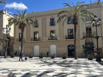 Apartamento en venta en Vilanova i la Geltrú, Centrevila Costa Dorada. Exclusivo y elegante apartamento de obra nueva finalizada en Plaça de la Vila corazón social de Vilanova i la Geltrú.