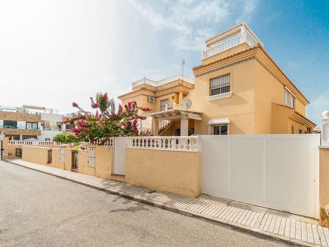 Apartamento en venta en Villamartin, Alicante Costa Blanca