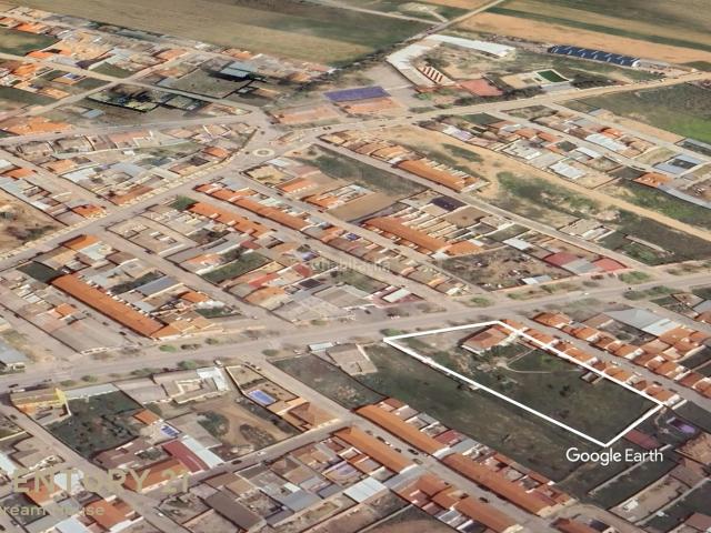Apartamento en venta en Villafranca de los Caballeros. Parcela urbana de 5.425 m con vivienda y local. Apartamentos Villafranca de los.