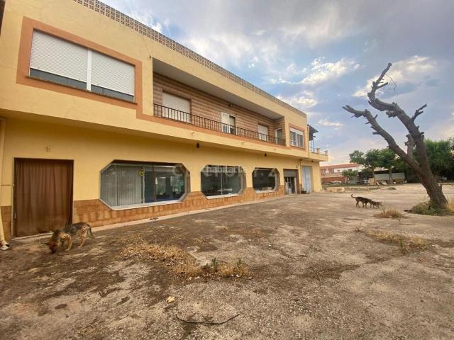 Apartamento en venta en Villafranca de los Caballeros. Parcela urbana de 5.425 m con vivienda y local. Apartamentos Villafranca de los.