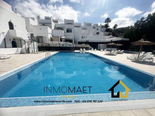 Apartamento en venta en Adeje, Torviscas Centro y Alto. Exclusivo apartamento con terraza y vistas panorámicas al mar e islas. Apartamentos.