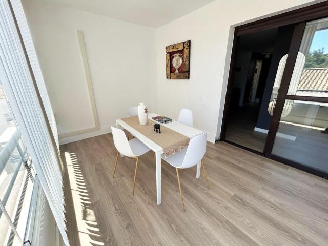 Apartamento en venta en Alcalá de los Gazules. Moderno piso reformado con espectacular terraza acristalada Calle Paterna de Rivera. Apartamentos Alcalá de los.