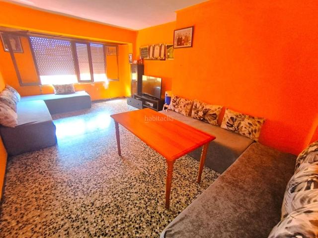 Apartamento en venta en Alcalà de Xivert. En venta gran vivienda con planta baja incluida en Alcalá de Xilvert. Apartamentos Alcalà de.