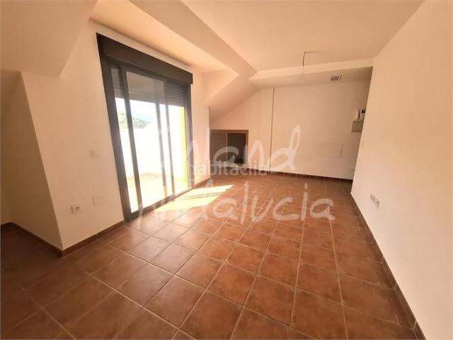 Apartamento en venta en Alcaucín. Apartamentos.