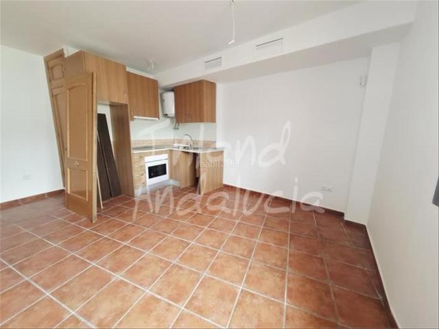 Apartamento en venta en Alcaucín. Apartamentos.