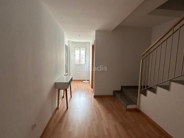 Apartamento en venta en Badajoz, Carretera de Sevilla Los Montitos. Apartamento con terraza en Carretera de la Corte, ideal para invertir. Apartamentos.