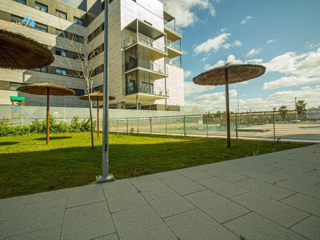 Apartamento en venta en Badajoz, La Estación. A estrenar! Dos dormitorios, Garaje y Trastero, Piscina Comunitaria. Apartamentos.
