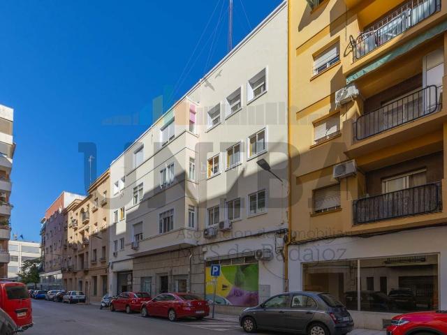Apartamento en venta en Badajoz, Pardaleras. TU VIVIENDA COMPLETAMENTE REFORMADA ENTRE PARDALERAS Y EL CENTRO. Apartamentos.