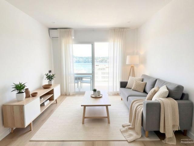 Apartamento en venta en Baleares Calvià, Costa de la Calma. Piso con vistas al mar y terraza en segunda línea de playa. Apartamentos.