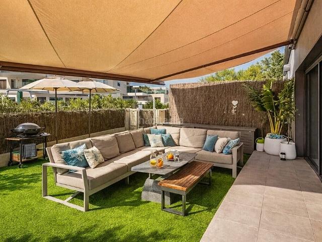 Apartamento en venta en Baleares Calvià, Santa Ponça. Apartamento con jardín de 4 dormitorios en el corazón de Santa Ponsa. Apartamentos.