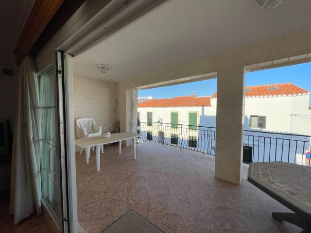Apartamento en venta en Baleares Es Mercadal, Fornells. F170 Casa de pueblo con piscina en el centro de Fornells. Apartamentos Es.
